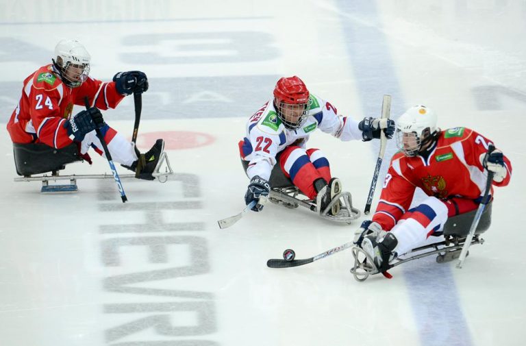соревнования по следж-хоккею в Магнитогорске
